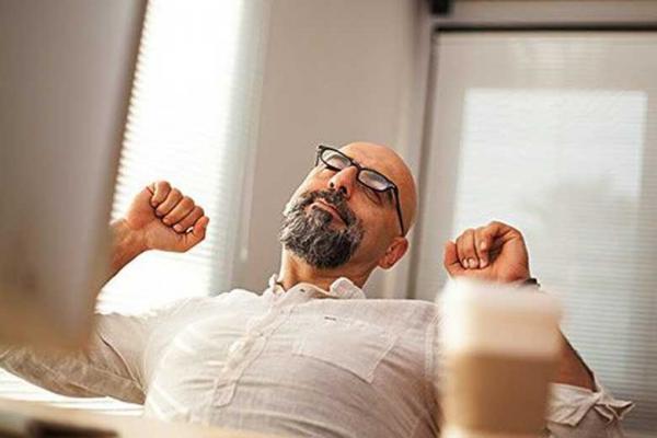 نشستن طولانی چه مشکلاتی را برای سلامتی ایجاد می کند؟ نشستن طولانی چه مشکلاتی را برای سلامتی ایجاد می کند؟