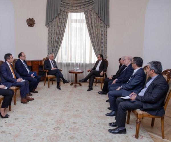 دیدار وزیر اقتصاد کشورمان با معاون نخست وزیر و وزرای دارایی تور ارزان ارمنستان: ملاقات وزیر اقتصاد کشورمان با معاون نخست وزیر و وزرای دارایی و اقتصاد ارمنستان