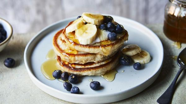 طرز تهیه پنکیک رژیمی با موز، به 3 روش ساده و خیلی خوشمزه طرز تهیه پنکیک رژیمی با موز، به 3 روش ساده و خیلی خوشمزه