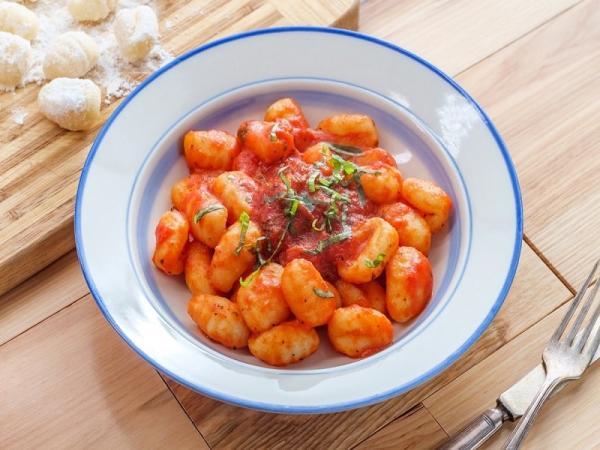 2 طرز تهیه پاستا گنوچی مقرون به صرفه و لذیذ ، چرا گنوچی شل یا سفت میشه؟